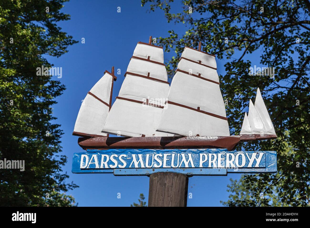 Geographie / Reisen, Deutschland, Mecklenburg-Vorpommern, Prerow, Fischland, Schild Darss-Museum Prerow, Additional-Rights-Clearance-Info-not-available Stockfoto