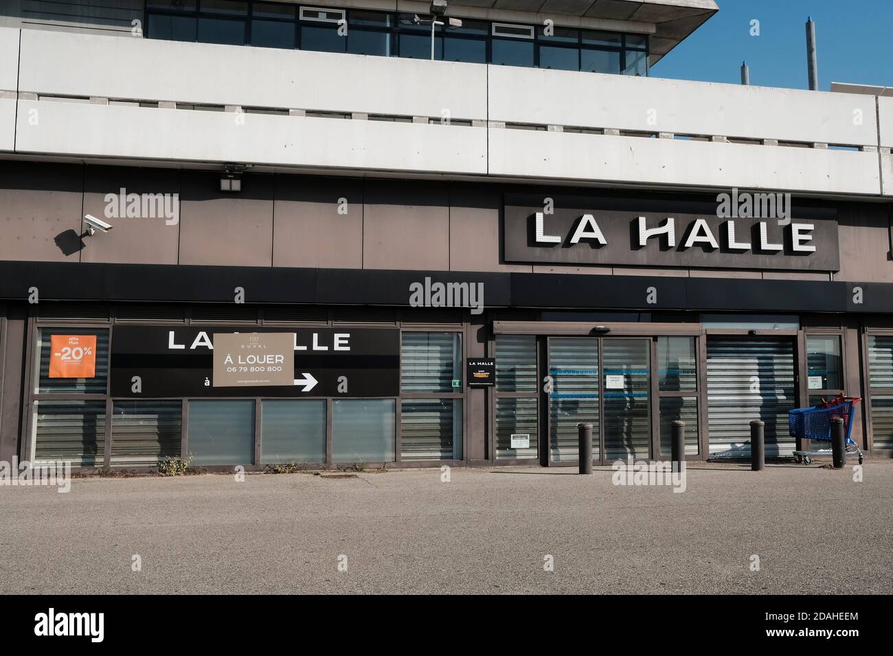 Aufgrund der Wirtschaftskrise der Coronavirus-Pandemie wird ein La Halle-Geschäft der André-Gruppe wegen Insolvenz geschlossen. Stockfoto