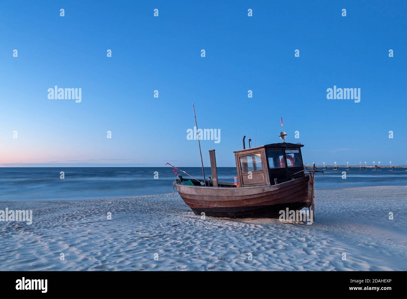 Geographie / Reisen, Deutschland, Mecklenburg-Vorpommern, Ahlbeck, Fischkutter bei Nacht, Ostsee SE, Additional-Rights-Clearance-Info-not-available Stockfoto