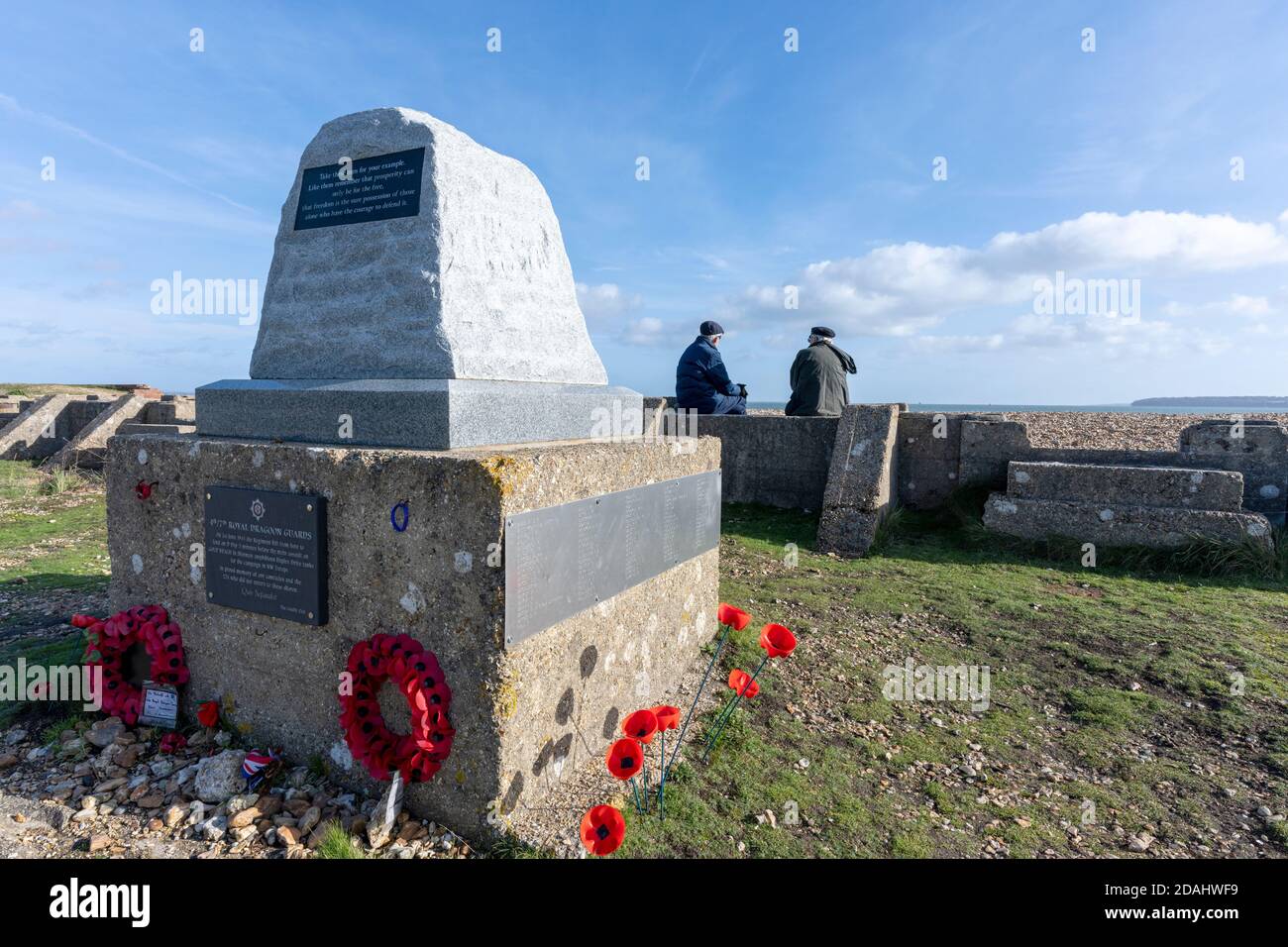 Denkmal für die 4./7. Royal Dragoon Guards, die zum D-Day von Lepe Beach, New Forest, Hampshire, England, Großbritannien, aufbrachen Stockfoto