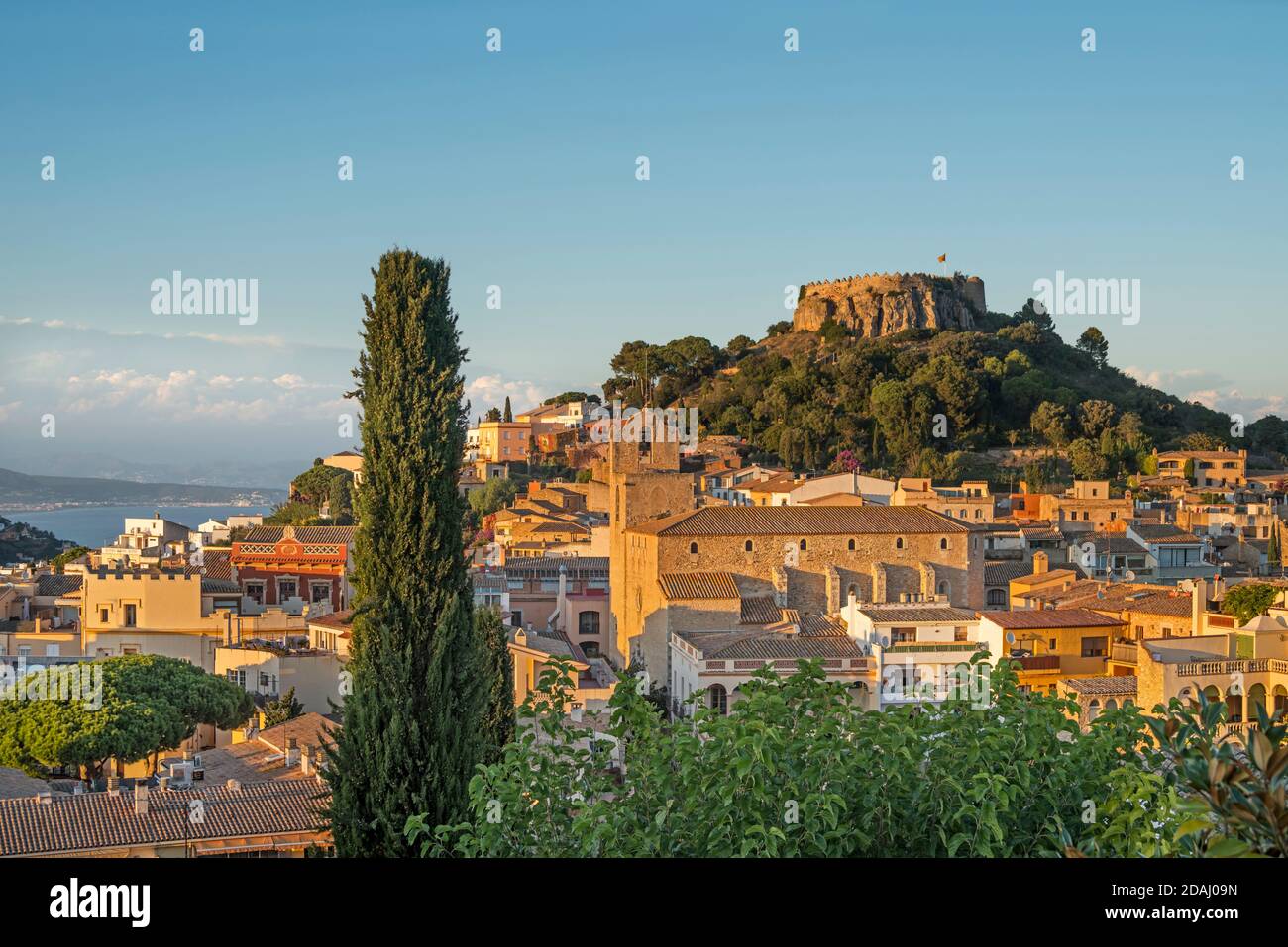 BURGRUINEN ALTSTADT BEGUR COSTA BRAVA KATALONIEN SPANIEN Stockfoto