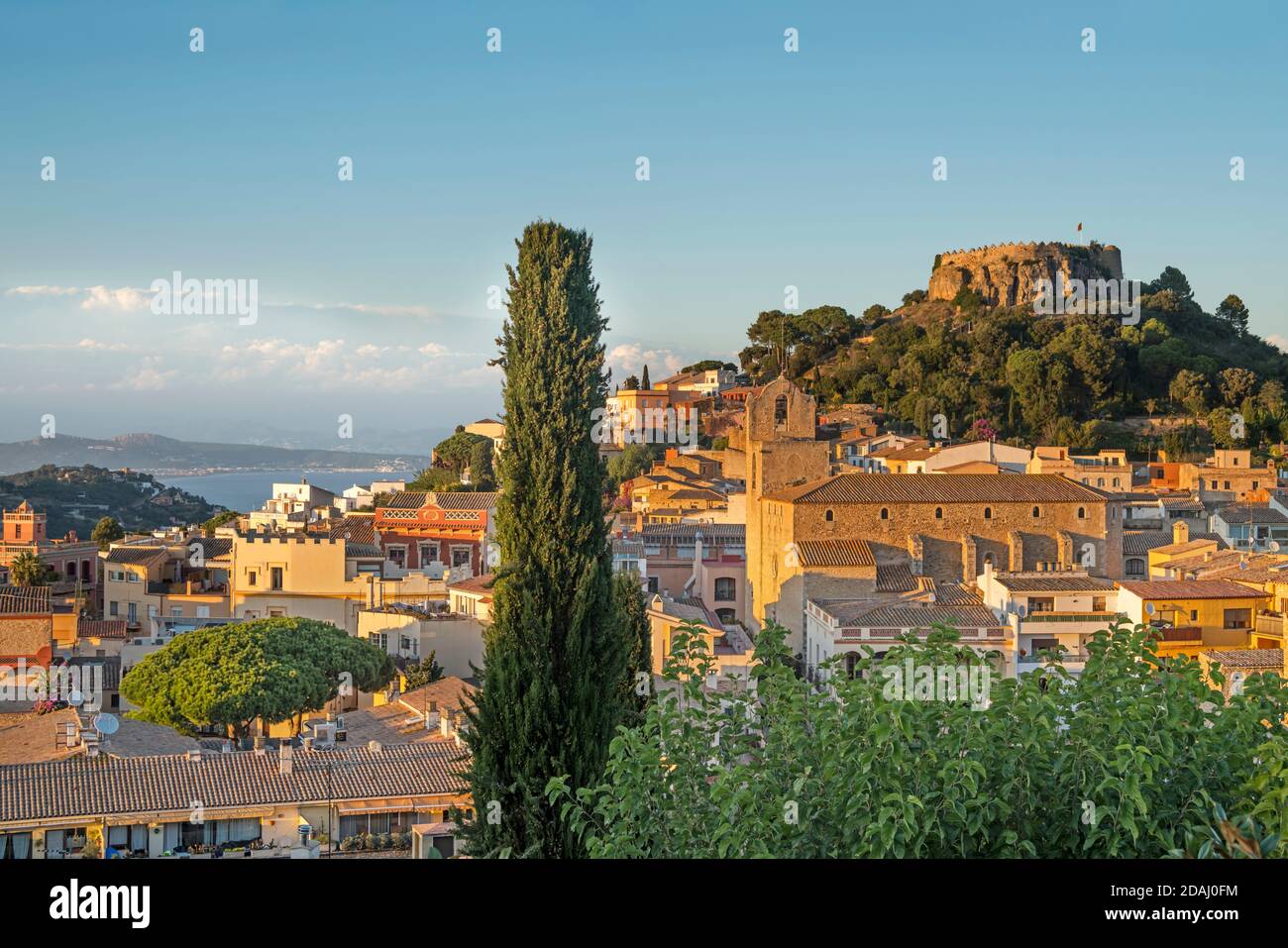 BURGRUINEN ALTSTADT BEGUR COSTA BRAVA KATALONIEN SPANIEN Stockfoto