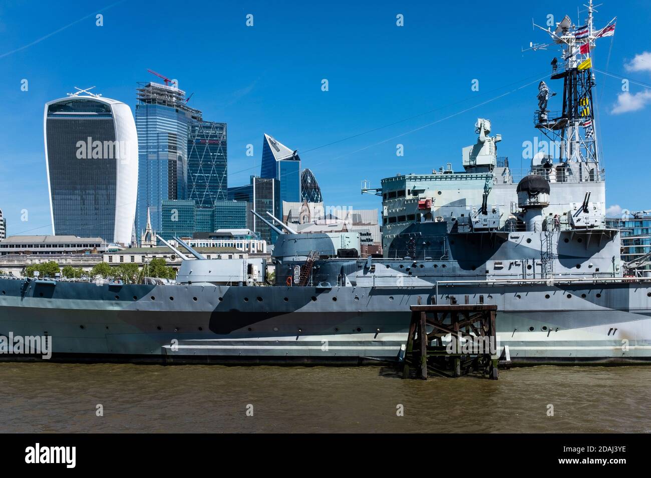 Die 1936 von Harland & Wolff erbaute HMS Belfast wurde am 5. August 1939 in die Royal Navy aufgenommen. 1963 verließ sie den aktiven Dienst. Stockfoto