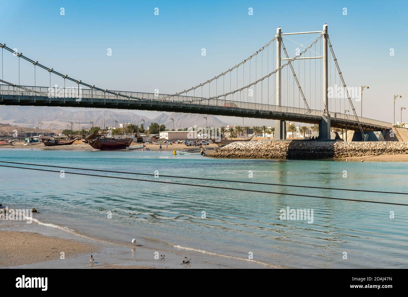 Blick auf die Hängebrücke von Khor Al Batah in Sur, Sultanat von Oman Stockfoto