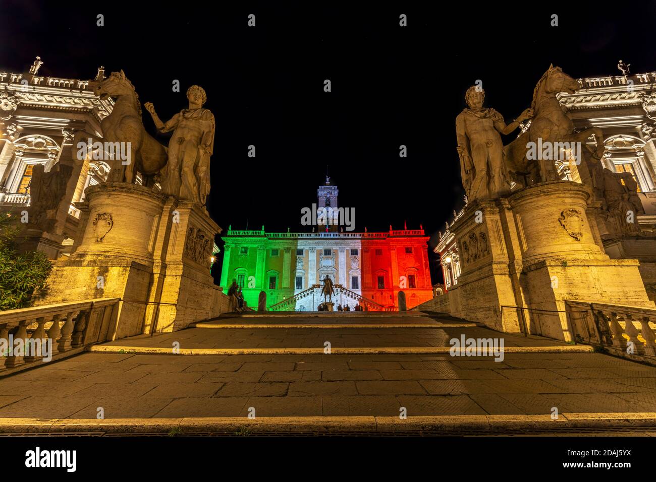 Piazza del Campidoglio, auf dem Hügel Campidoglio, mit den Statuen von Castor und Pollux. Rom, Latium, Italien, Europa. Stockfoto