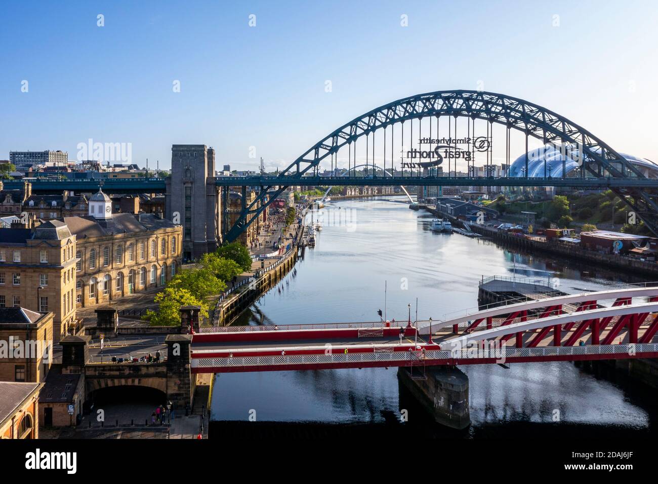 Skyline von Newcastle upon Tyne, River Tyne, Tyne Bridge, Quayside, Großbritannien Stockfoto