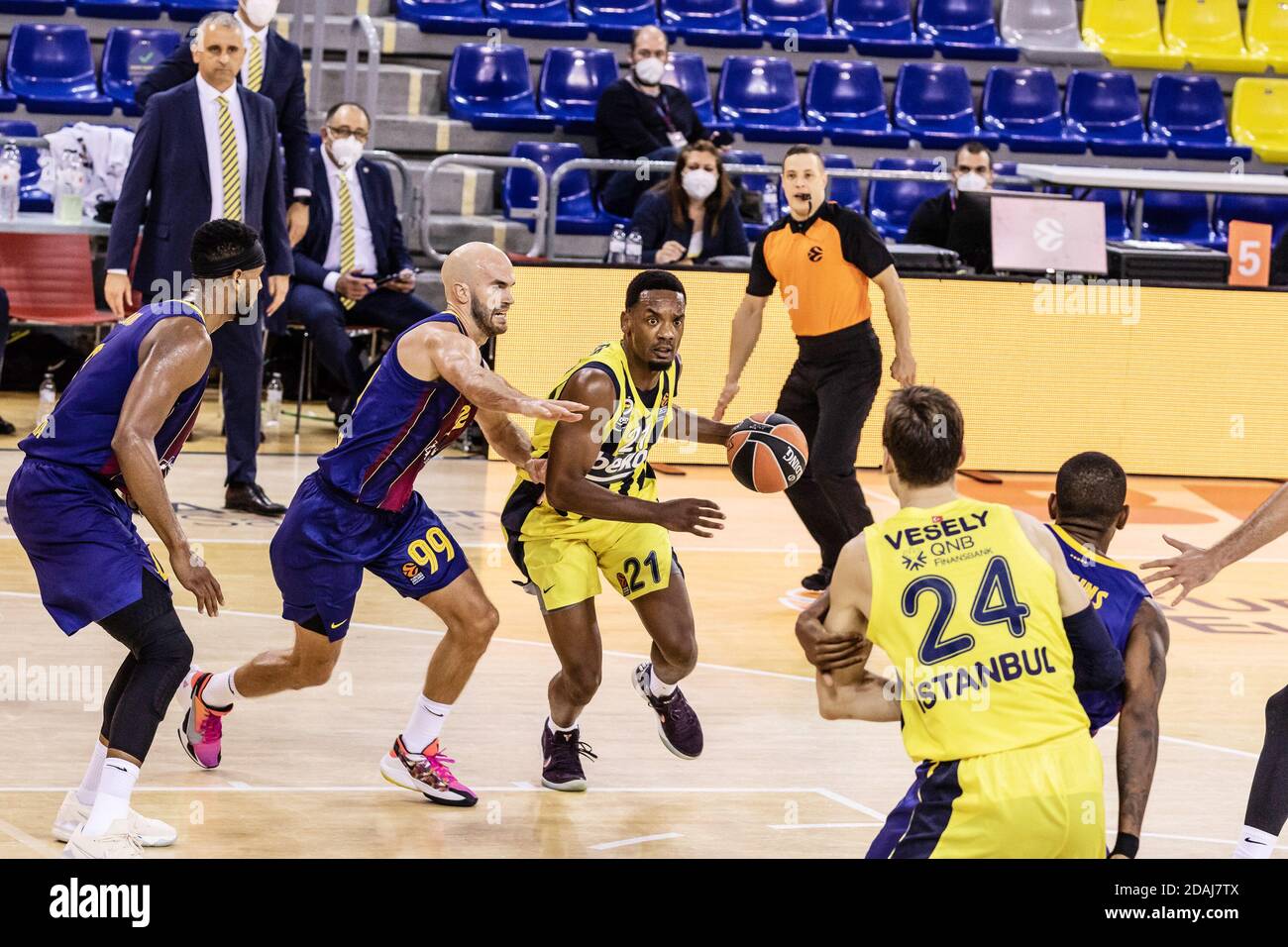 Dyshawn Pierre von Fenerbahce Beko Istambul und Nick Calathes von FC Barcelona während der Turkish Airlines EuroLeague Basketball / LM Stockfoto