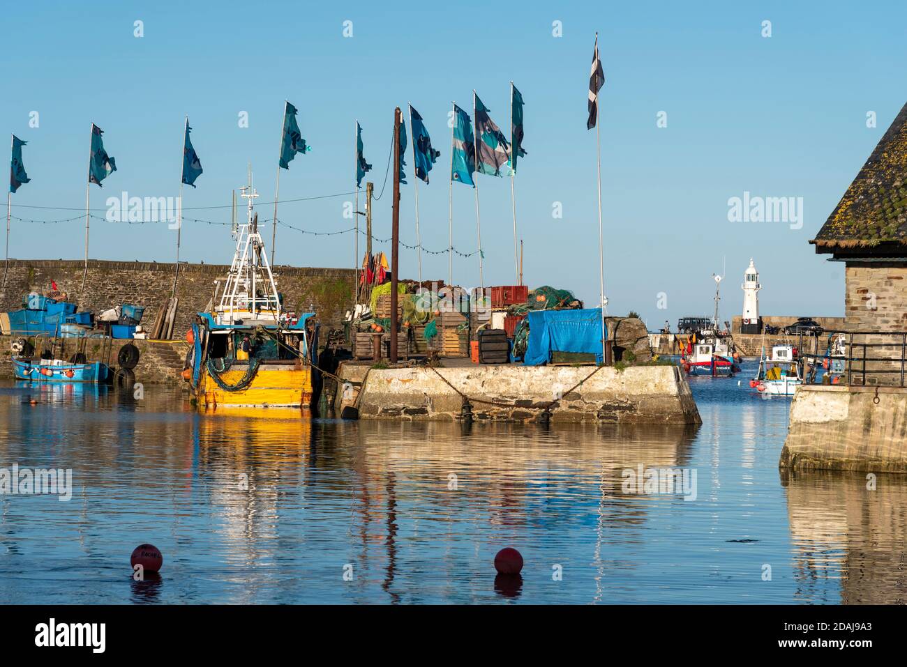 Boote in Mevagissey Harbour, Cornwall, UK Stockfoto