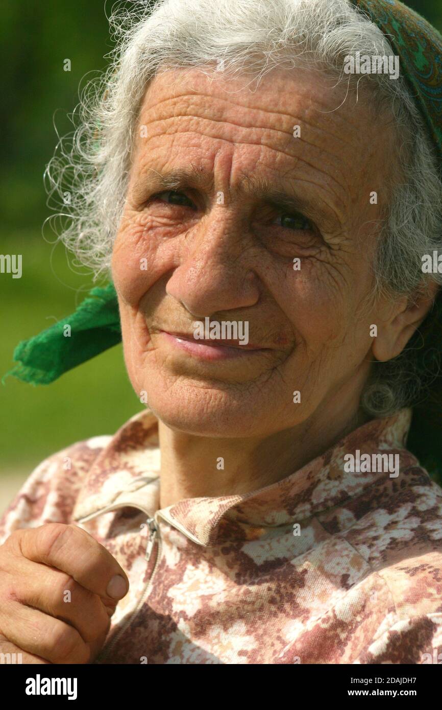 Porträt einer älteren Frau in Siebenbürgen, Rumänien Stockfoto