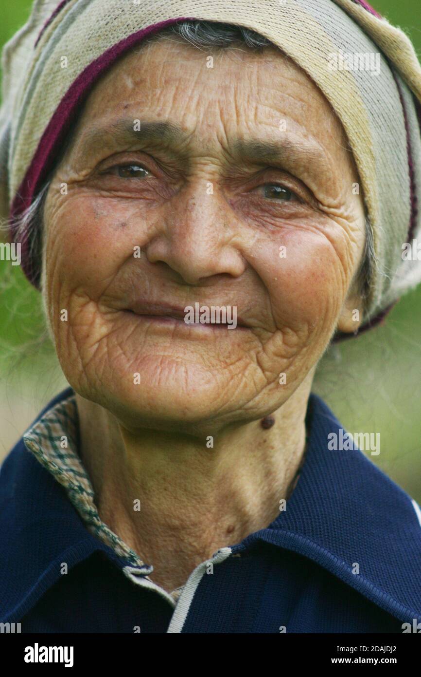 Porträt einer älteren Frau in Siebenbürgen, Rumänien Stockfoto