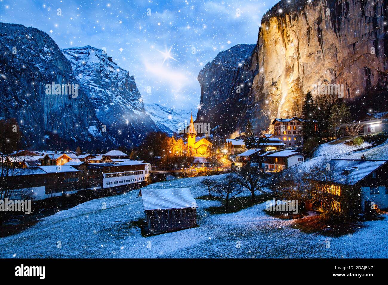 erstaunliche-touristische-alpine-dorf-in-der-nacht-im-winter-mit