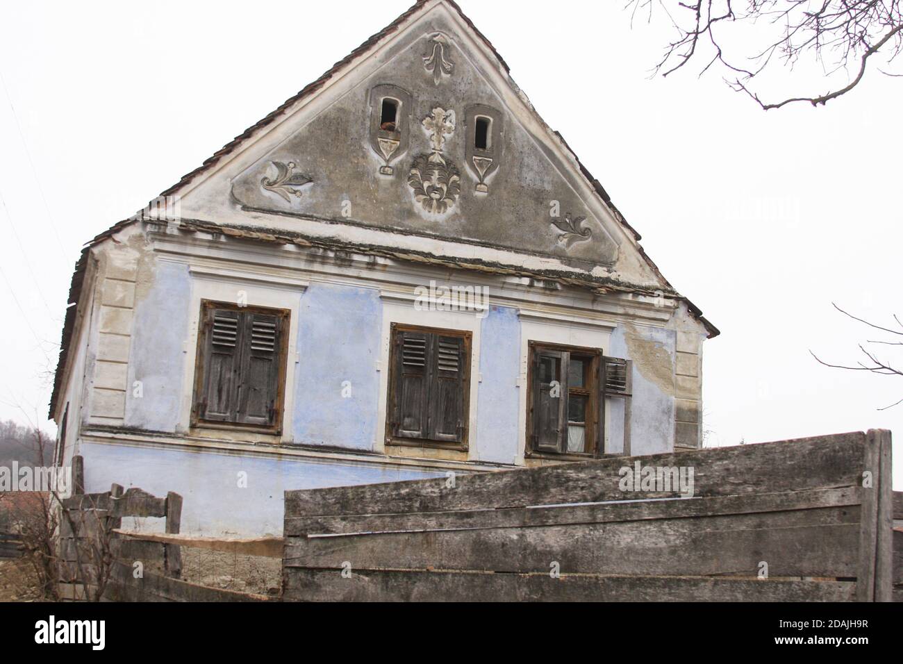 Historisches Haus mit sächsischer Architektur in Sibiu County, Rumänien Stockfoto