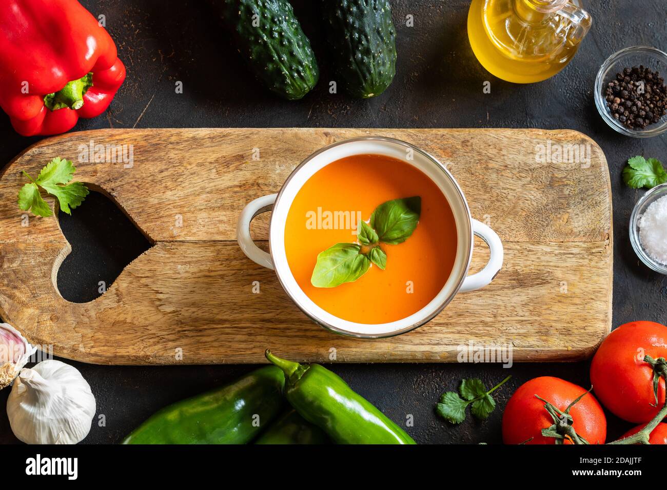 Gazpacho typische andalusische suppe -Fotos und -Bildmaterial in hoher ...