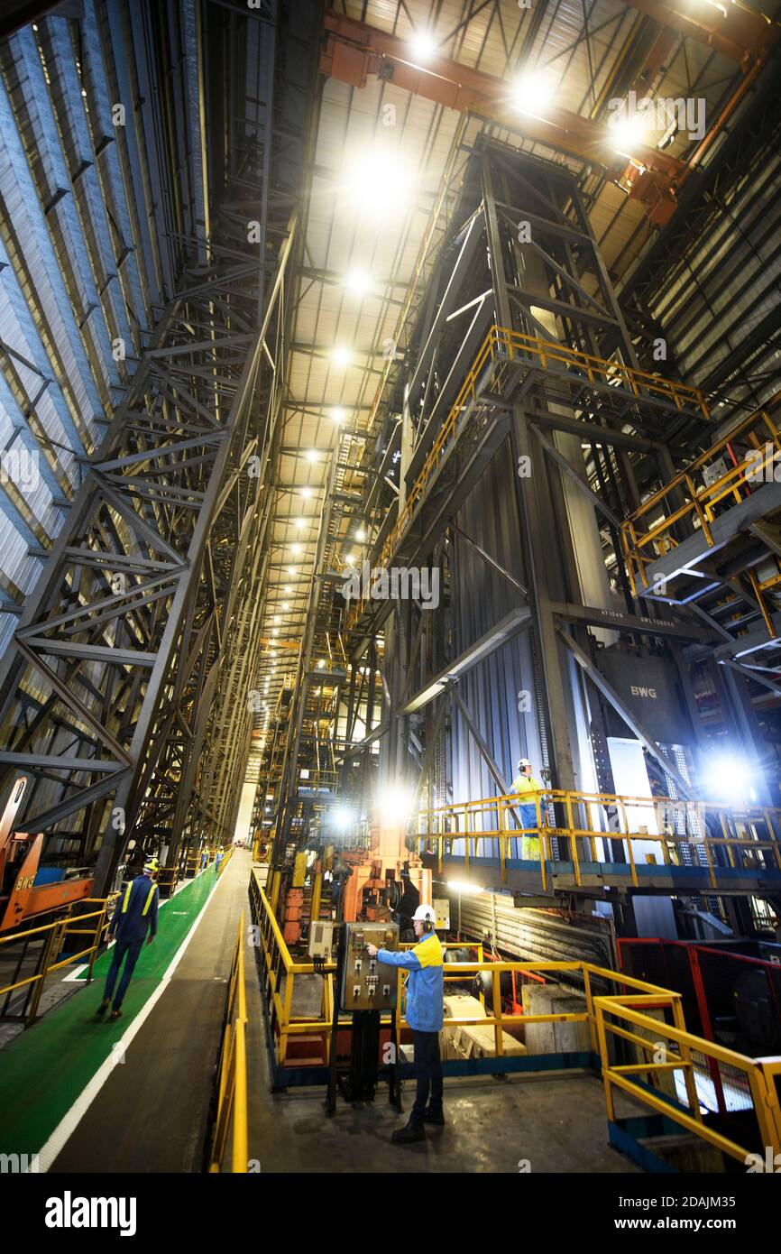 Das Tata Stahlwerk in Port Talbot, Südwales - das kaltgewalzte Stahlwerk Stockfoto