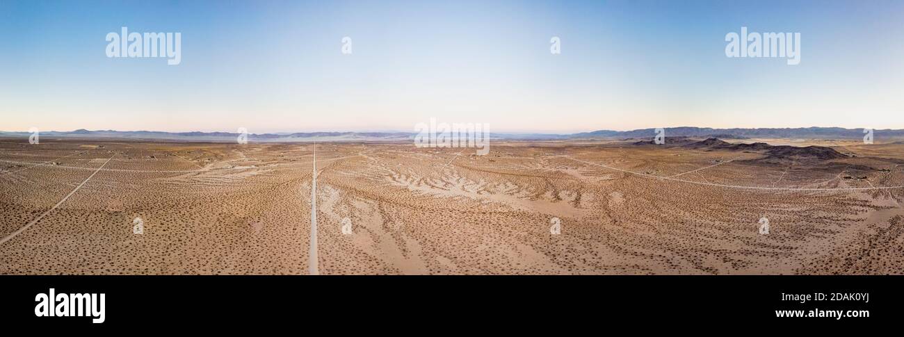 Panorama-Drohnenansicht der Wüste in Joshua Tree California Stockfoto