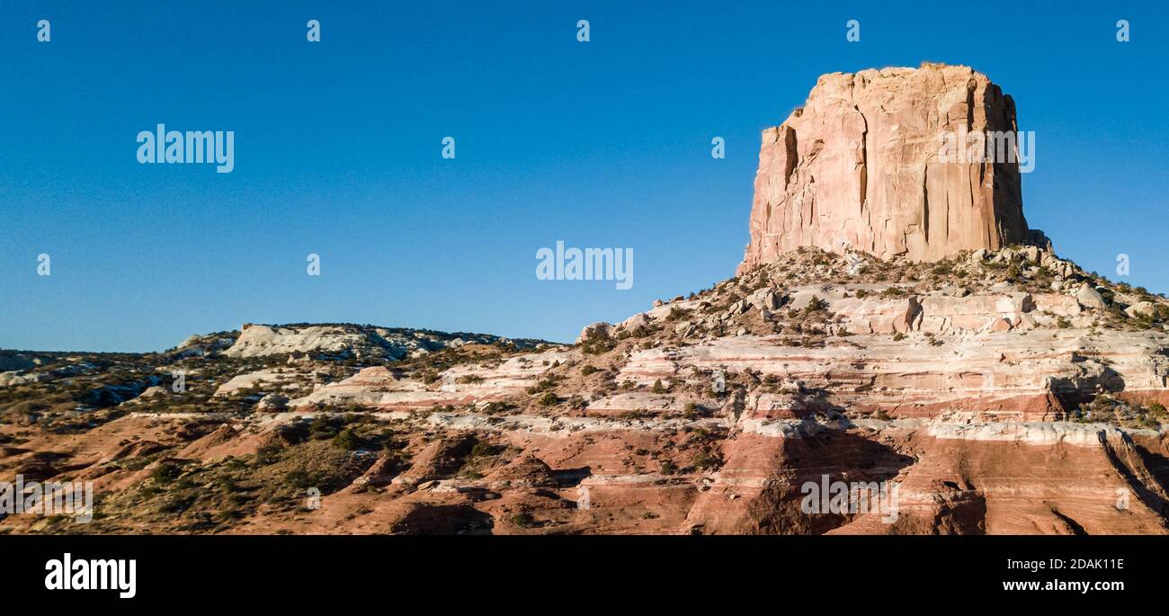Drohnenansicht der Square Butte Felsformationen in Kaibito Arizona Stockfoto