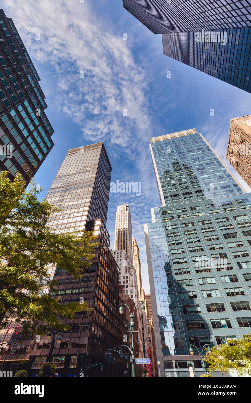 Blick auf den Wolkenkratzer von der Ecke E 40th Street und Park Avenue, New York City, New York State, Vereinigte Staaten von Amerika. Stockfoto