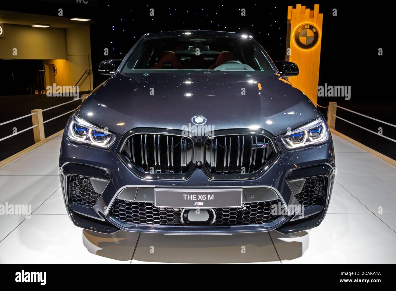 BMW X6 M Auto auf der Autosalon 2020 Motor Show. Brüssel, Belgien - 9. Januar 2020. Stockfoto