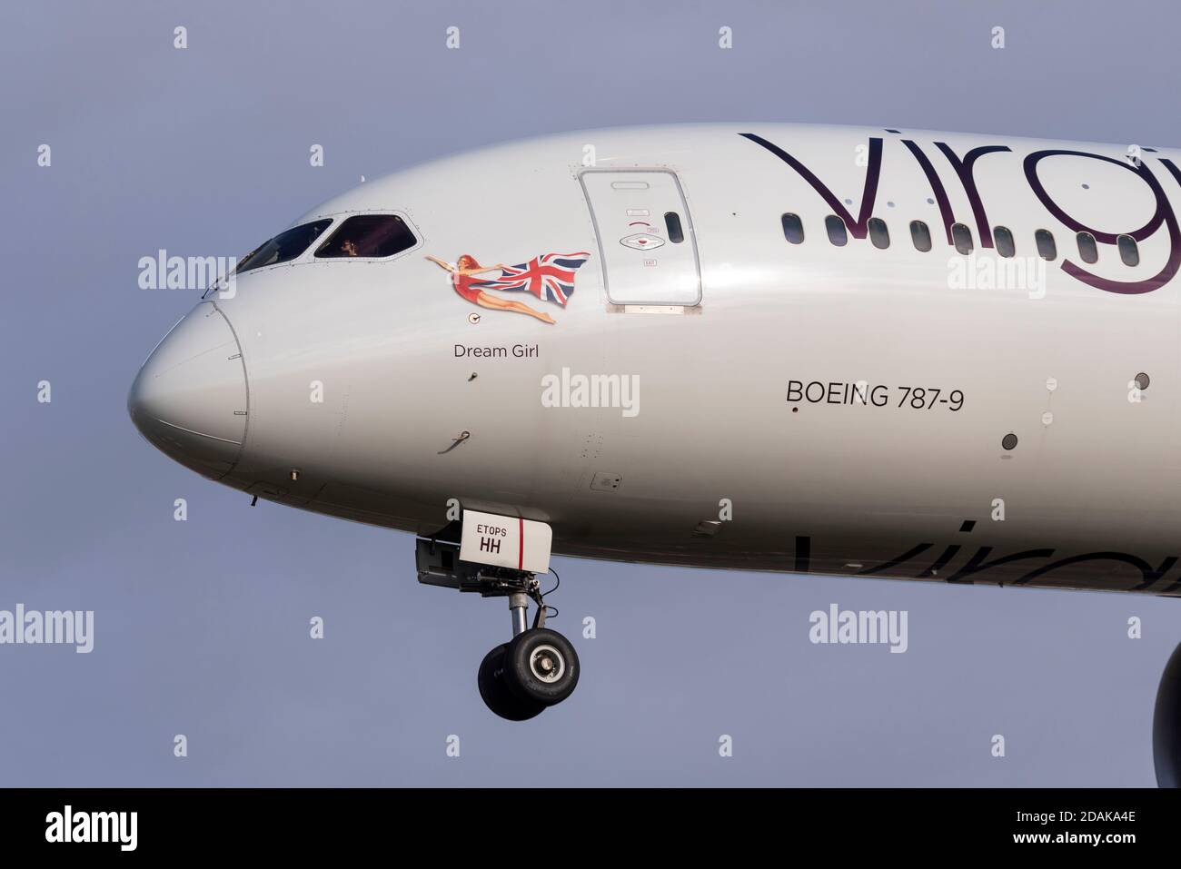 Virgin Atlantic Airways Boeing 787 Jet-Linienflugzeug G-VAHH auf dem Landeanflug am Flughafen London Heathrow, Großbritannien, während der nationalen COVID 19-Sperre Stockfoto