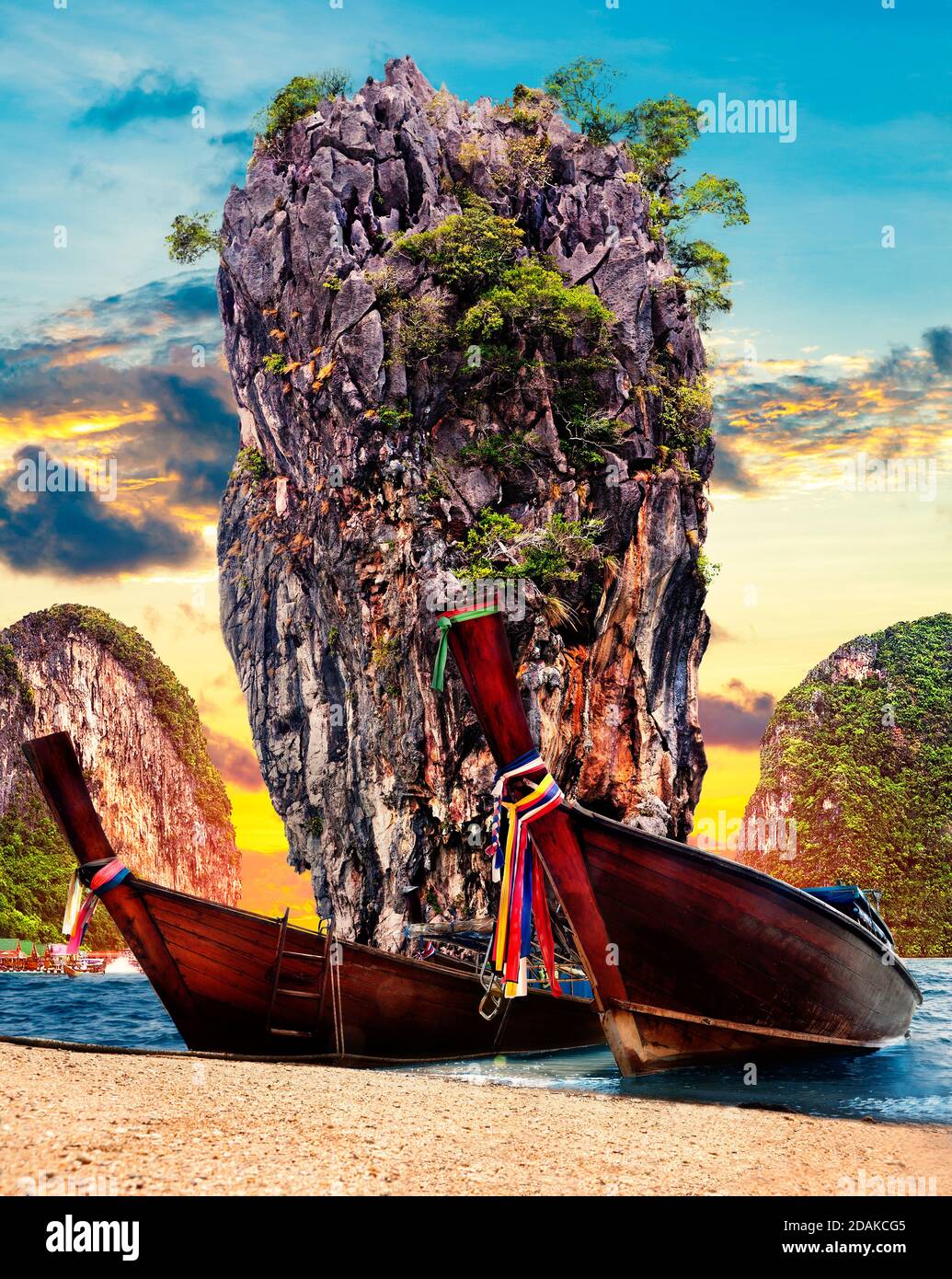 Seascape und paradiesischer idyllischer Strand. Landschaft Thailand Meer und Insel.Abenteuer und exotische Reise-Konzept.Scenic Phuket Landschaft Stockfoto