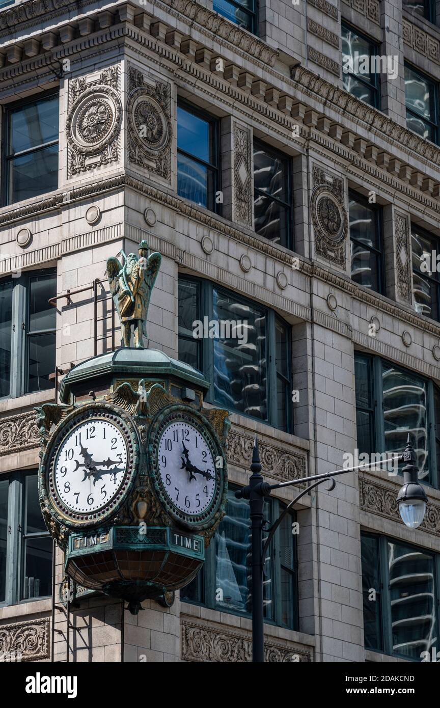 Zeituhr auf dem Juweliergebäude in Chicago Stockfoto