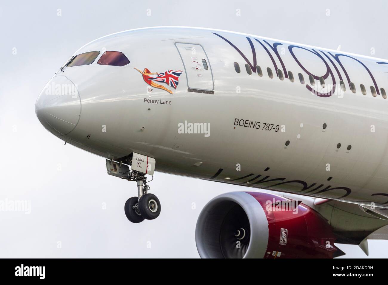 Virgin Atlantic Airways 787 Jet-Linienflugzeug G-VNYL bei der Landung am Flughafen London Heathrow, Großbritannien, während der zweiten nationalen COVID 19-Sperre Stockfoto