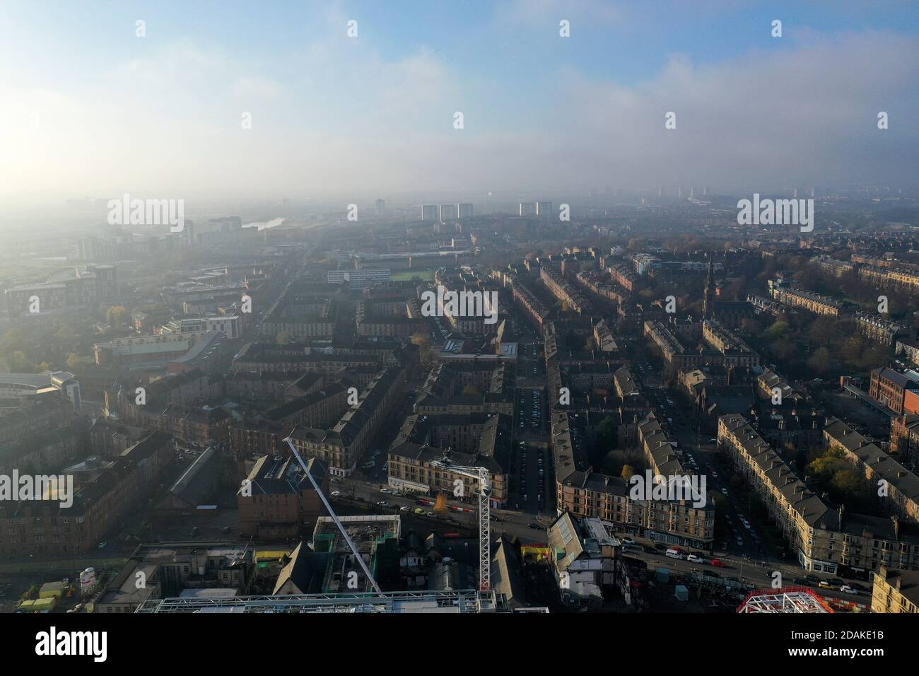 Luftdrohnenansicht von Mietskasernen in Partick Glasgow Stockfoto
