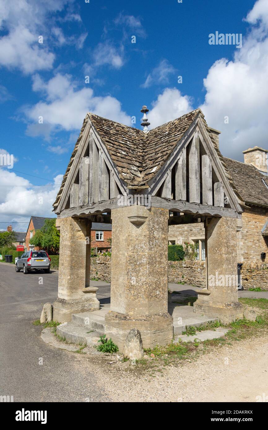 Buscott Village Fountain, Buscot, Oxfordshire, England, Vereinigtes Königreich Stockfoto