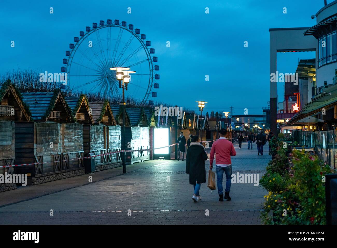 Der Weihnachtsmarkt im Einkaufszentrum Centro, erbaut, aber durch die 2. Sperre geschlossen, in der Coronakrise, im November 2020, Oberhausen NRW, G Stockfoto