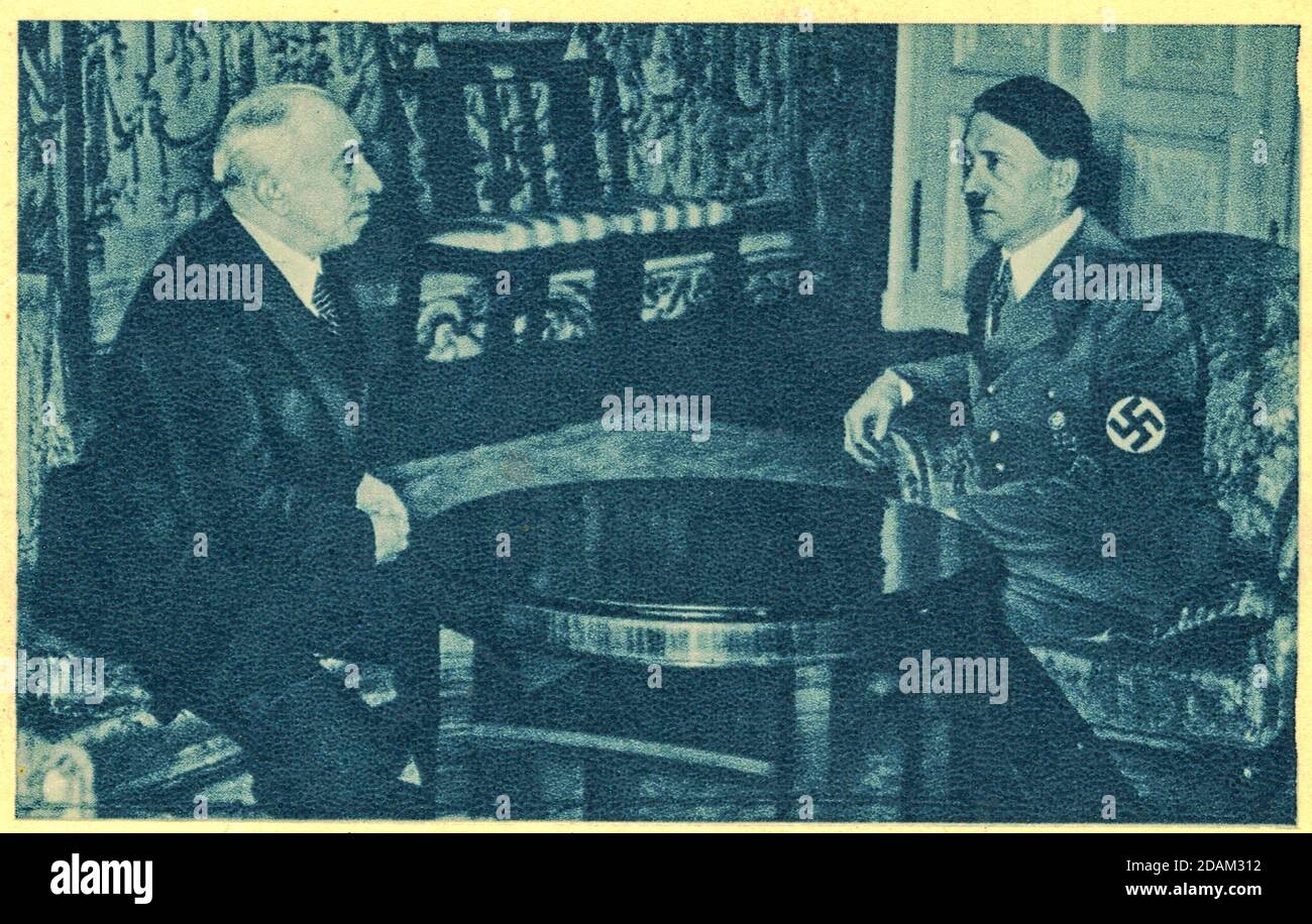 Adolf Hitler im Gespräch mit Emil Hacha. Am 15. März 1939 unterzeichnete Hacha ein Dokument, mit dem er das Schicksal des tschechischen Volkes und Landes unterschrieb Stockfoto