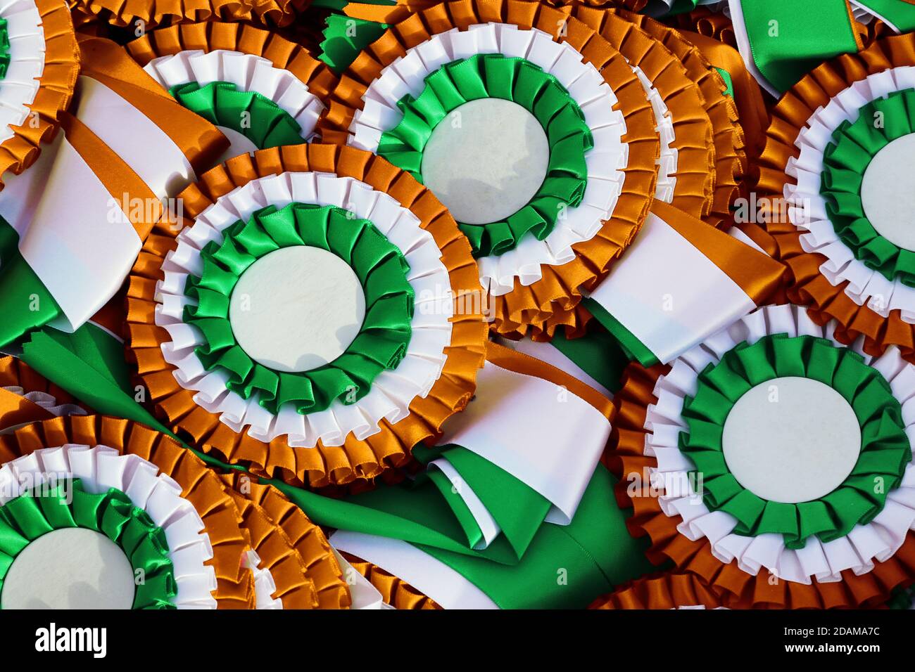 Irische Tricolor-Kakaden, nationales Symbol, Irland Stockfoto