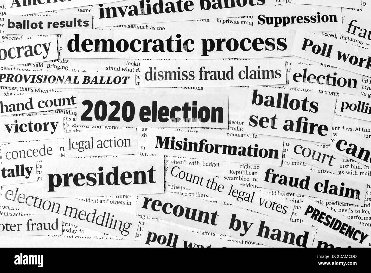 Zeitungsschlagzeilen der Präsidentschaftswahlen in den Vereinigten Staaten von Amerika 2020. Konzept der Fehlinformation, Wahlbetrug Ansprüche, Demokratie Stockfoto
