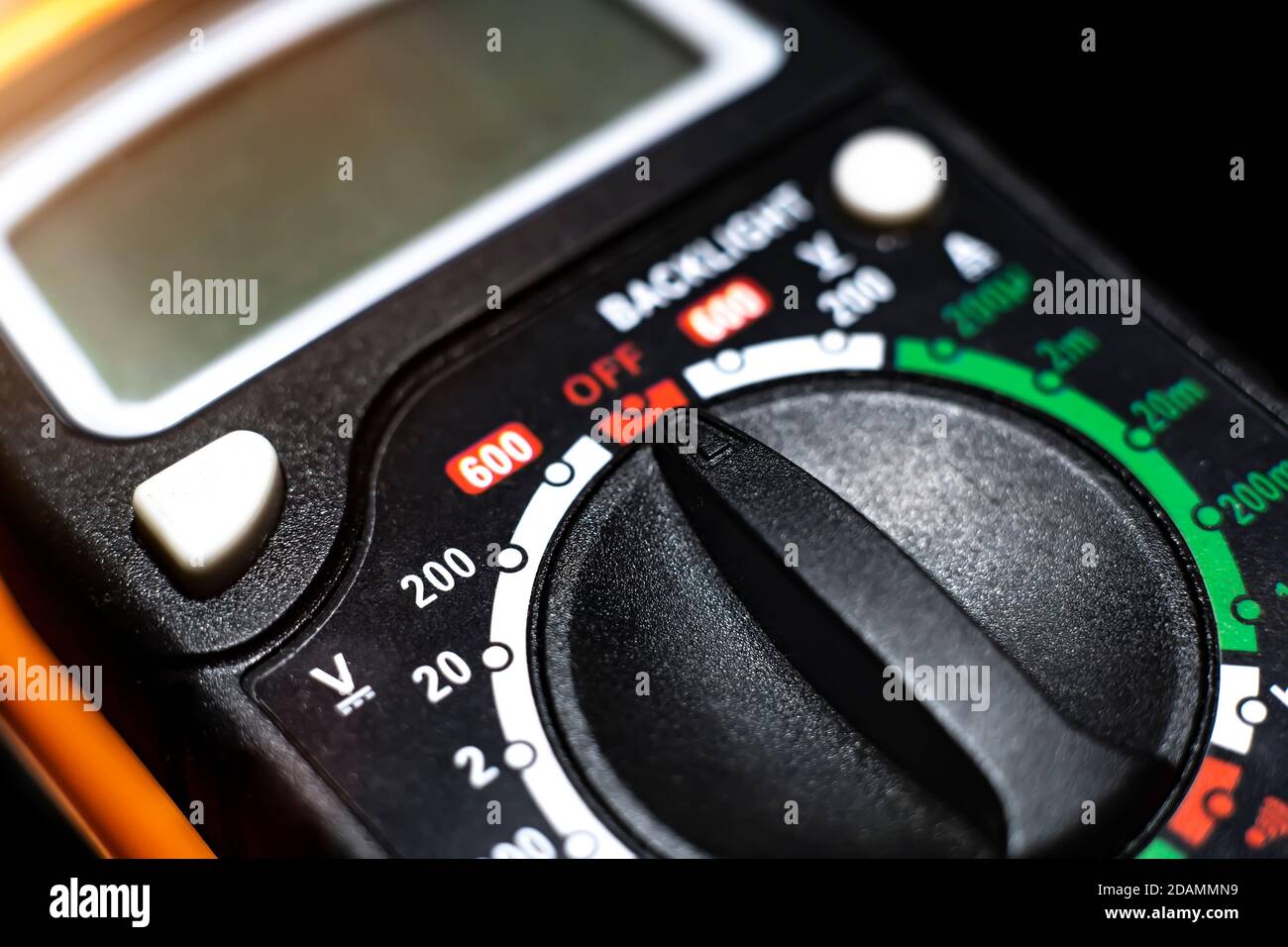 Makrofoto mit Multimeterpanel in Nahaufnahme. Stockfoto