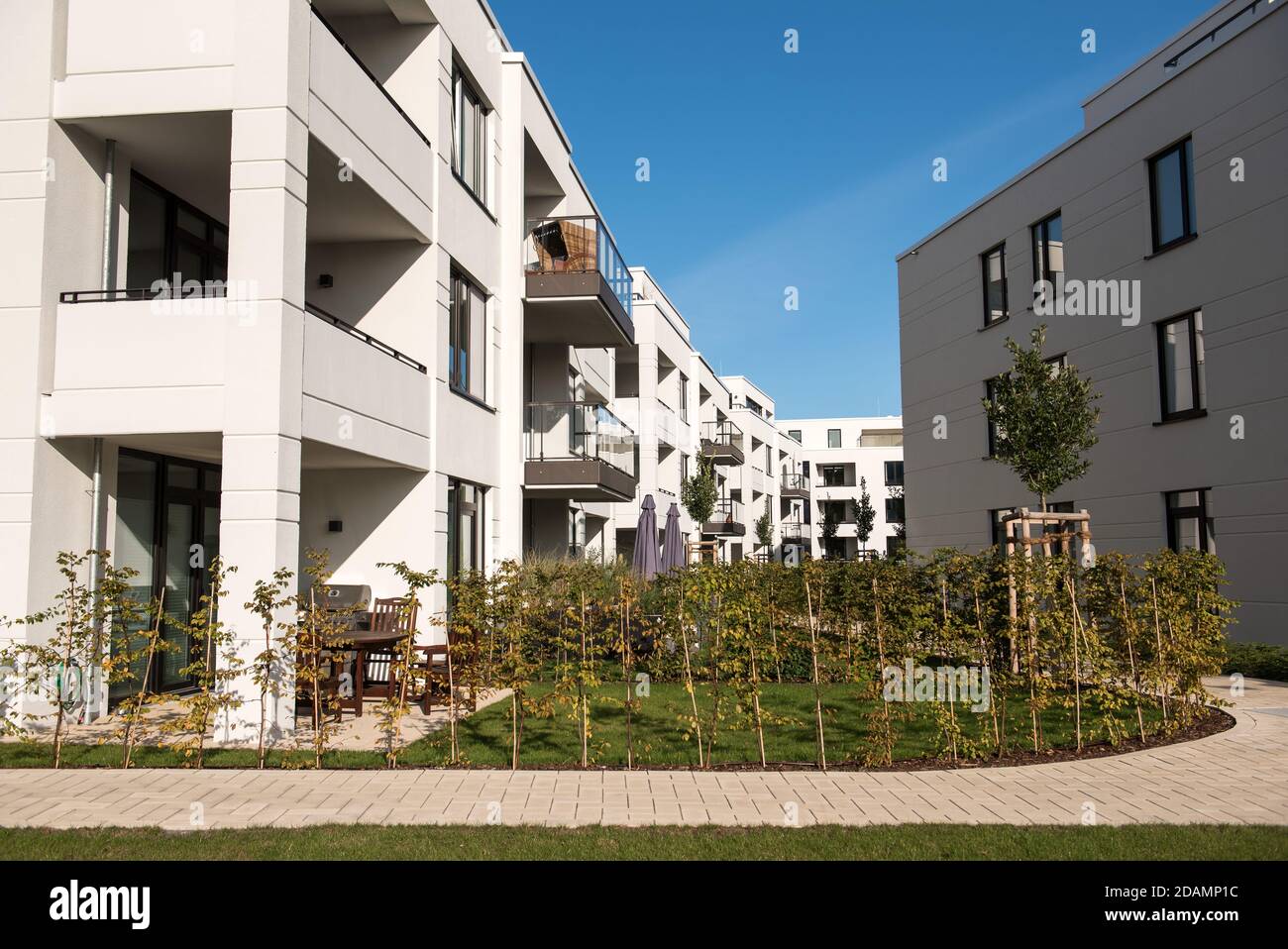 17. September 2020, Schleswig-Holstein, Lübeck: Blick auf die Wohnanlage 'Upstalsboom Godewindpark Travemünde'. Foto: Daniel Bockwoldt/dpa Stockfoto