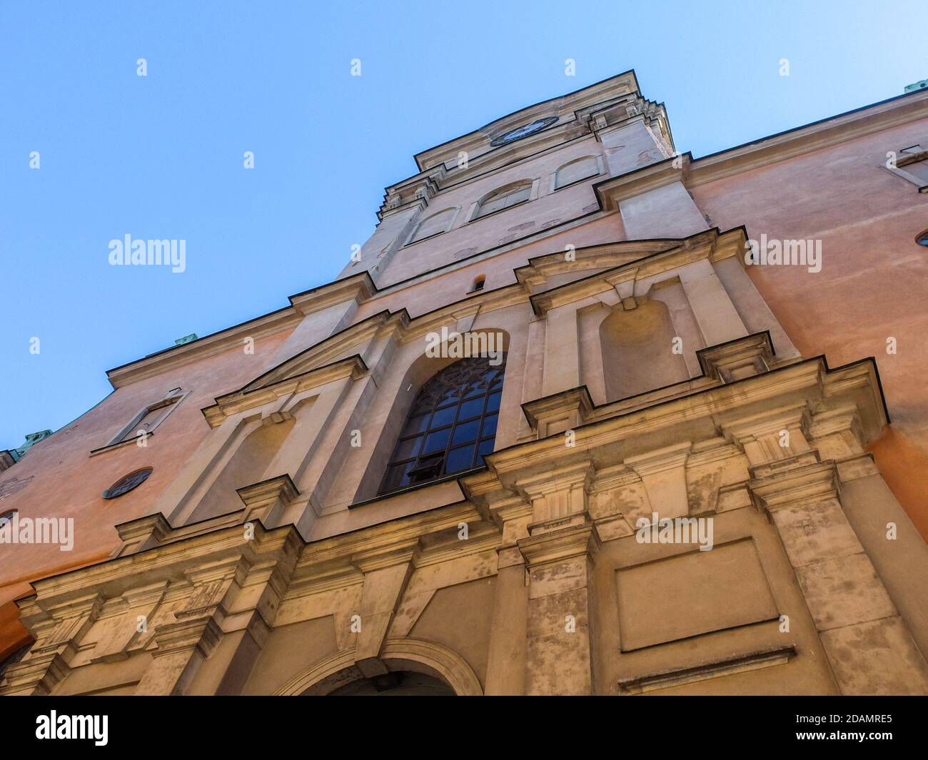 Vor der Storkyrkan-Kirche, auch bekannt als St. Nikolaus-Kirche oder Stockholmer Kathedrale. Es ist die zweitälteste Kirche in Stockholm, Schweden, lokalisieren Stockfoto