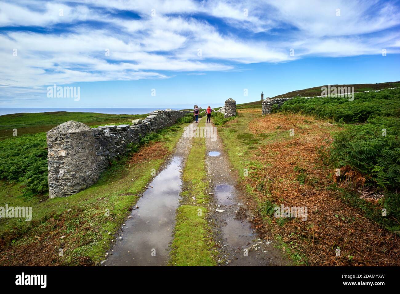 Zwei Wanderfrauen auf dem Calf of man Pfad west Stockfoto