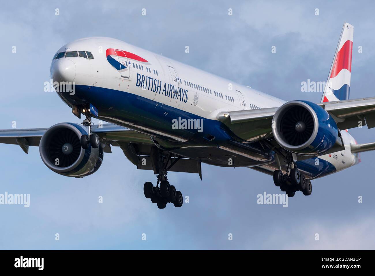 British Airways Boeing 777 Jet-Linienflugzeug G-STBJ auf dem Anflug auf den Flughafen London Heathrow, Großbritannien, während COVID 19 Lockdown Stockfoto