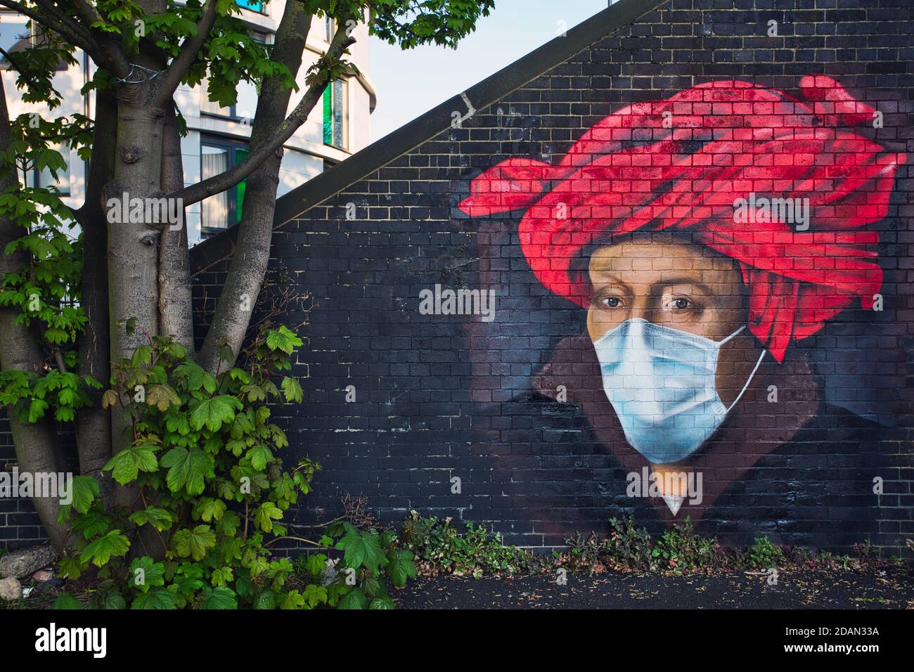 GROSSBRITANNIEN / England / London /der Londoner Straßenkünstler Lionel Stanhope hat ein Bild von Jan Van Eycks rotgedrehtem Porträt gemalt. Stockfoto