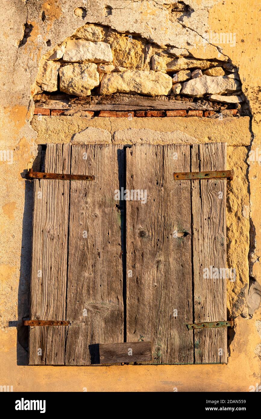 Purano di Valpolicella, eine kleine Stadt mit vielen Gebäuden mittelalterlichen Ursprungs. Stockfoto