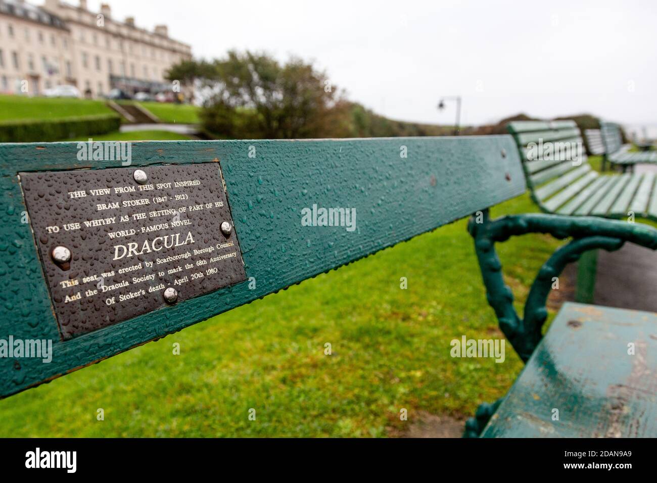 Bram Stoker Gedenkbank, Whitby, North Yorkshire, Großbritannien Stockfoto