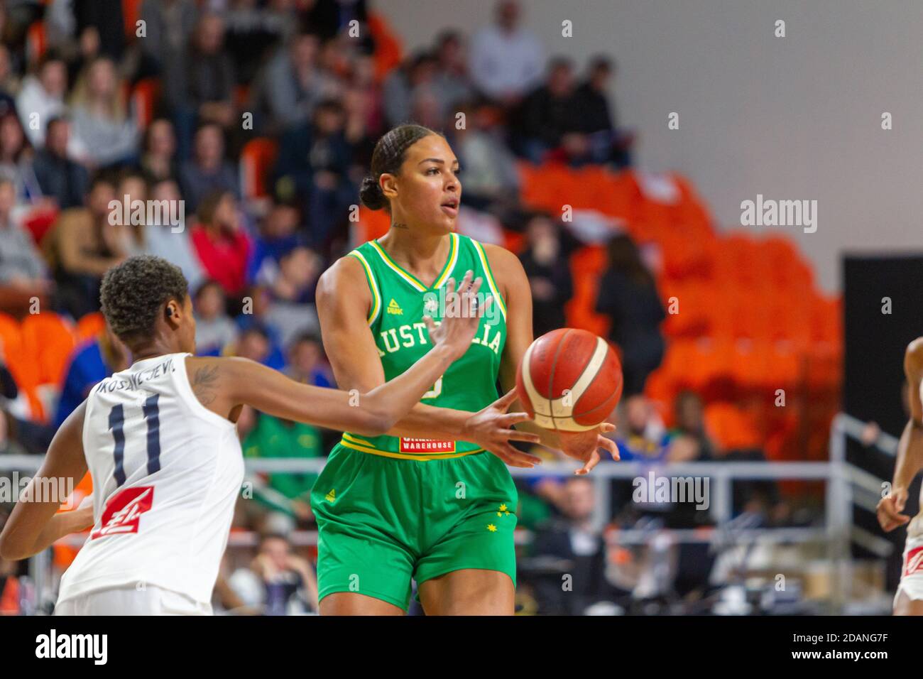 Der australische Basketballspieler Liz Cambage in Aktion während des Basketballspiels Frankreich gegen Australien Stockfoto
