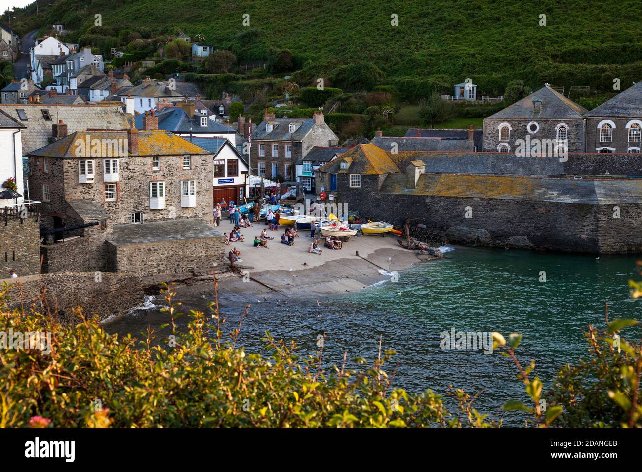 Der Hafen im malerischen Fischerdorf Port Isaac an der Atlantikküste von North Cornwall, England, Großbritannien. Stockfoto