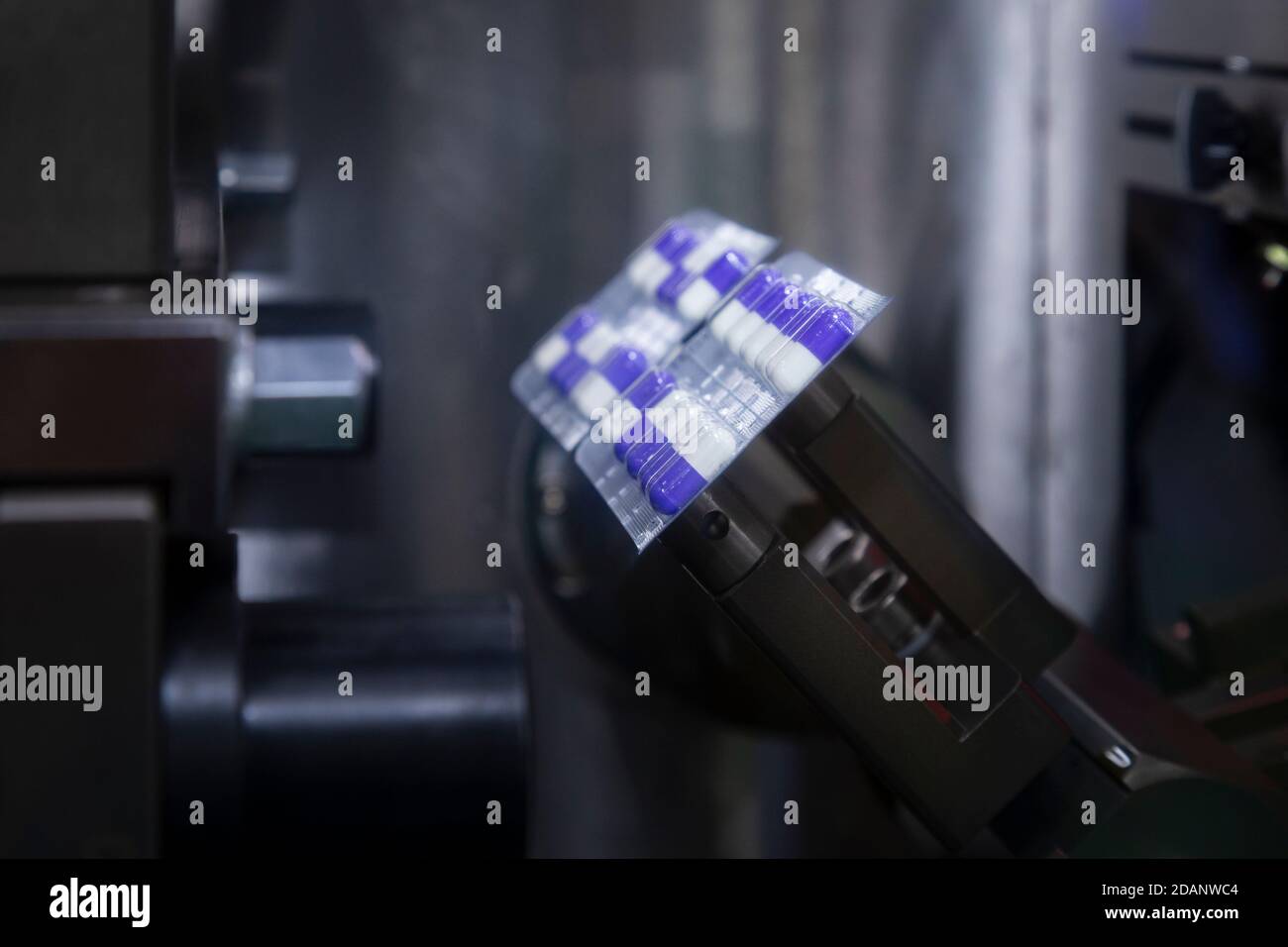 Kapsel Pille bereit auf Medizin Aluminiumfolie Verpackung in den Prozess der Verpackung auf automatische kapselfüllmaschine Qualität pharmazeutische Faktor Stockfoto