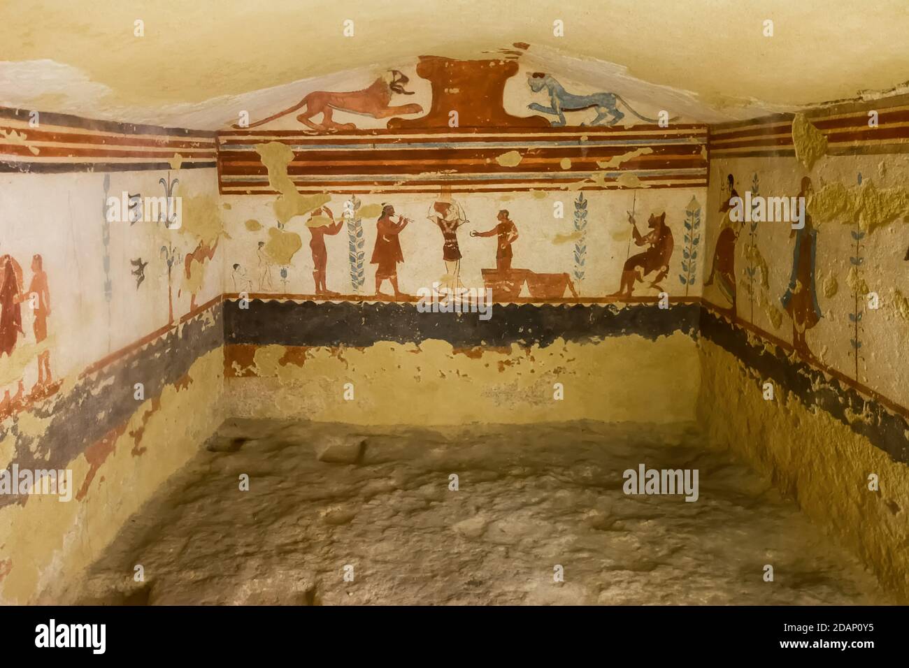 Tarquinia, Italien - 18. september 2020: Grab der Jongleure, eines der Gräber der etruskischen Nekropole von Tarquinia Stockfoto