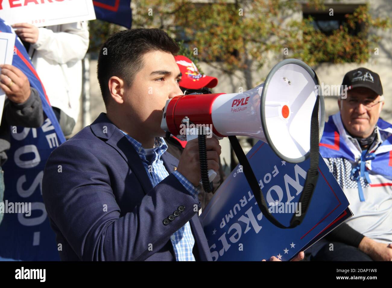 Washington DC, USA. November 2020. (NEU) MAGA Million Marsch für Trump in Washington DC. 14. November 2020, Washington DC, Maryland, USA: Trump-Anhänger versammeln sich in einem MARSCH VON EINER MILLION MAGA auf dem Freedom Plaza in Washington DC, um ihre Unterstützung für Trump zu zeigen und gegen das Wahlergebnis des Präsidenten zu protestieren, das sie als betrügerisch anführen. Kredit : Niyi Fote /Thenews2 Gutschrift: Niyi Fote/TheNEWS2/ZUMA Wire/Alamy Live Nachrichten Stockfoto