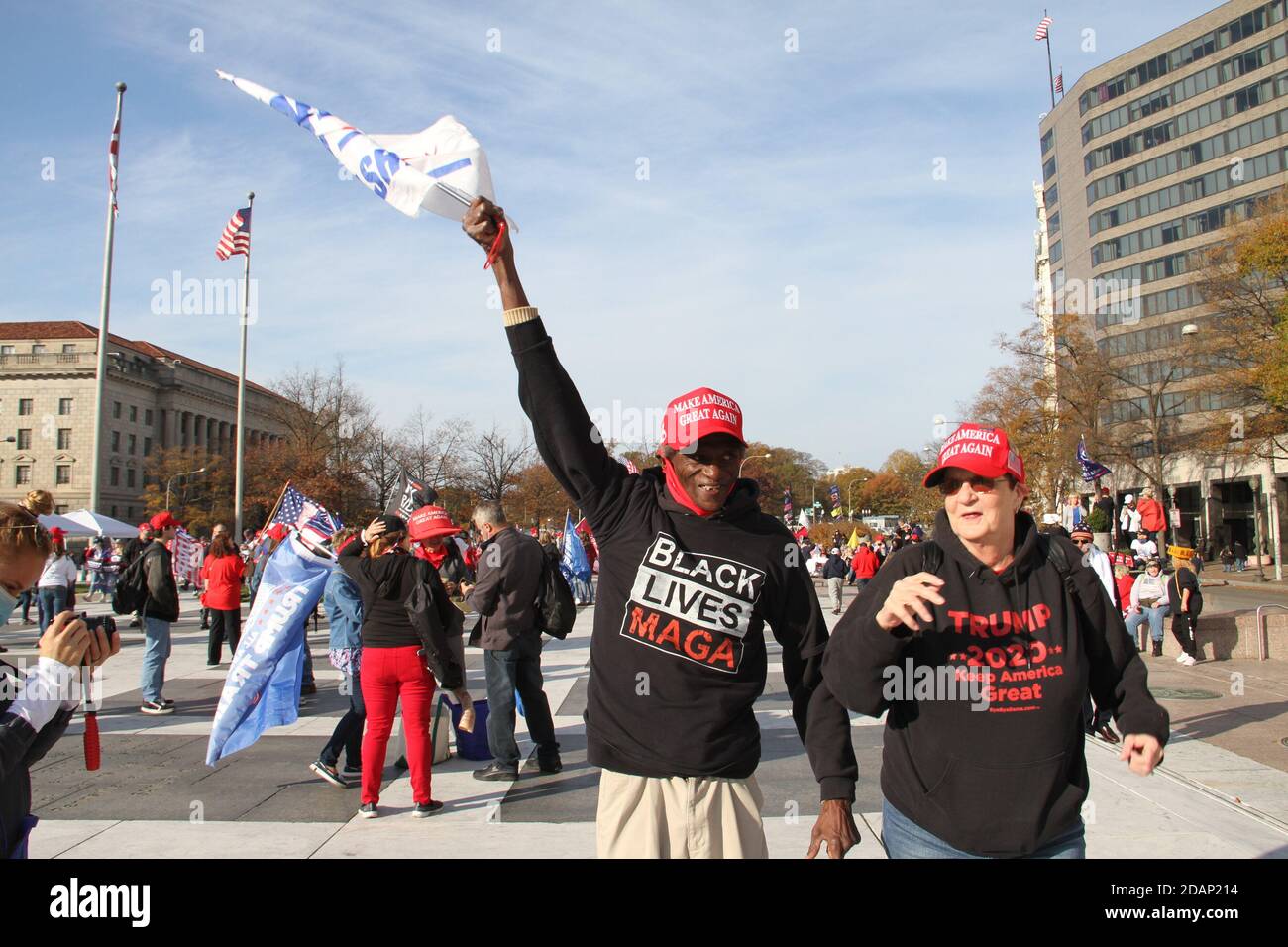 Washington DC, USA. November 2020. (NEU) MAGA Million Marsch für Trump in Washington DC. 14. November 2020, Washington DC, Maryland, USA: Trump-Anhänger versammeln sich in einem MARSCH VON EINER MILLION MAGA auf dem Freedom Plaza in Washington DC, um ihre Unterstützung für Trump zu zeigen und gegen das Wahlergebnis des Präsidenten zu protestieren, das sie als betrügerisch anführen. Kredit : Niyi Fote /Thenews2 Gutschrift: Niyi Fote/TheNEWS2/ZUMA Wire/Alamy Live Nachrichten Stockfoto
