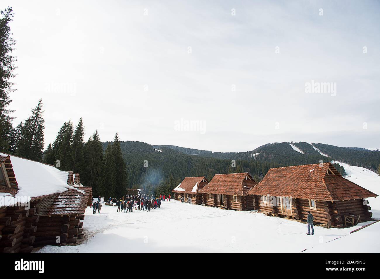 Urlaub Berghaus im Skigebiet. Winterwunderland Stockfoto