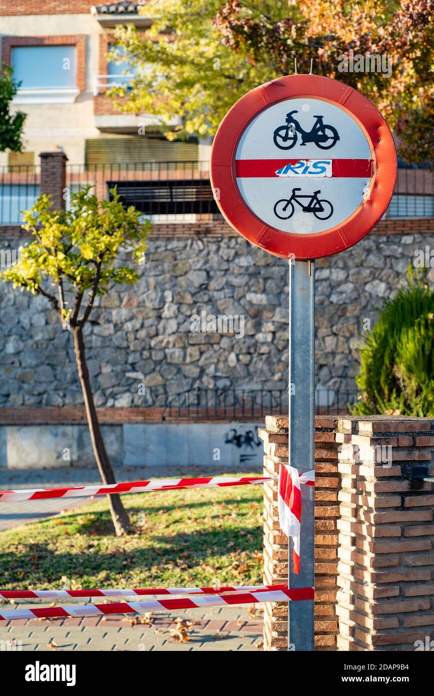 2. November 2020: Huetor Vega, Granada, Spanien: Park Kinder und Kinder Spielplatz für Spiel und Aktivität leer und geschlossen fürCOVID-19 Ausbruch, Stockfoto