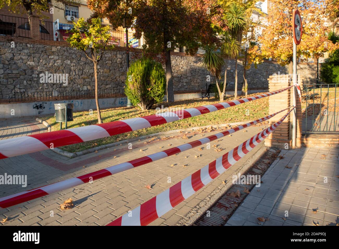 2. November 2020: Huetor Vega, Granada, Spanien: Park Kinder und Kinder Spielplatz für Spiel und Aktivität leer und geschlossen fürCOVID-19 Ausbruch, Stockfoto