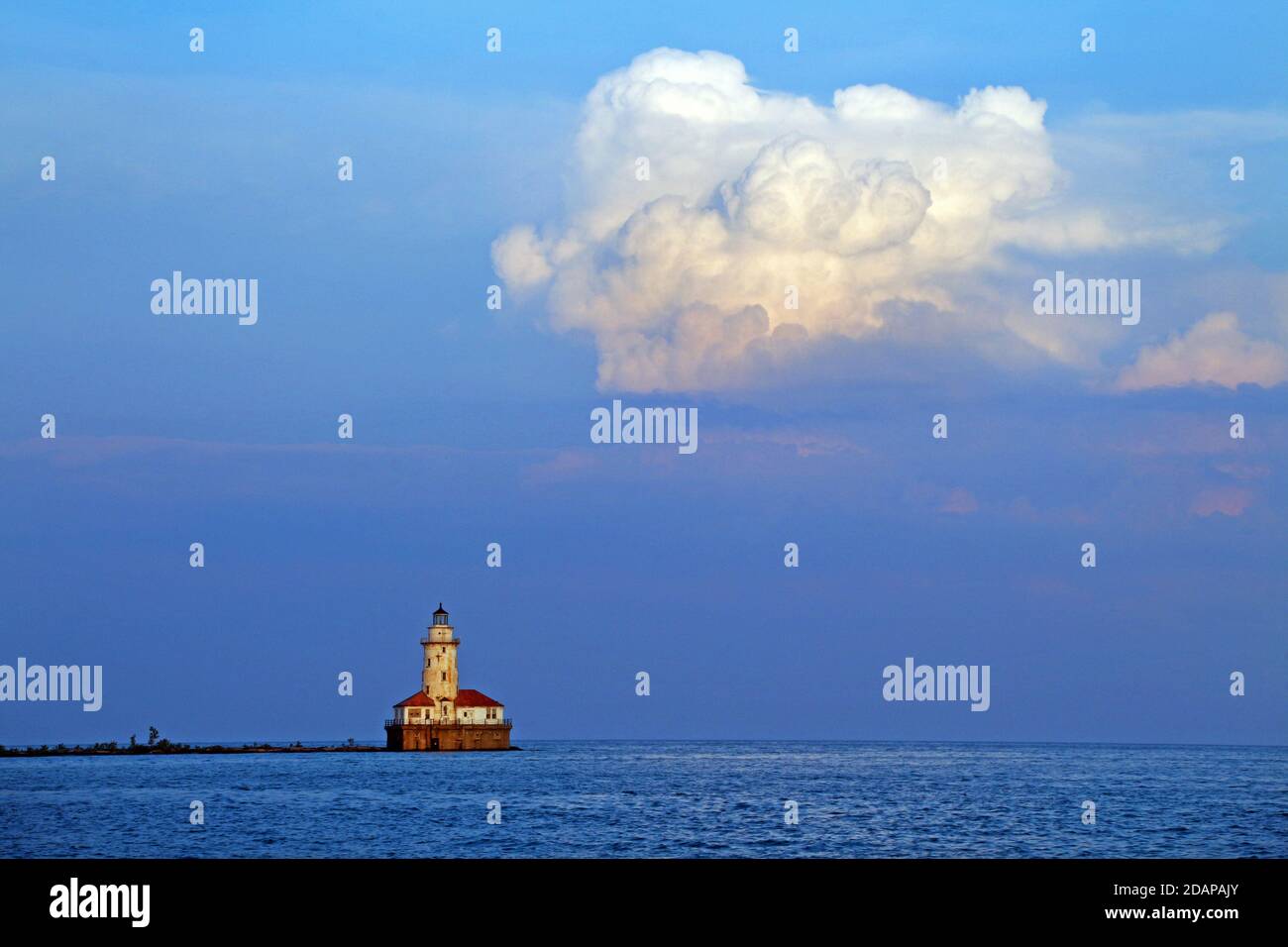 Der Chicago Harbour Lighthouse wie für den Navy Pier gesehen. Stockfoto